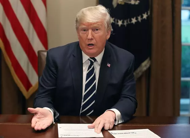 പ്രതിഷേധം ശക്തമായി; പുടിന് അനുകൂല പ്രസ്താവനയില് മലക്കം മറിഞ്ഞ് ട്രംപ് പ്രതിഷേധം ശക്തമായി; പുടിന് അനുകൂല പ്രസ്താവനയില് മലക്കം മറിഞ്ഞ് ട്രംപ്