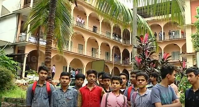 മര്‍ക്കസ് സ്കൂളില്‍ അനാസ്ഥയോ; പ്ലസ്ടു വിദ്യാര്‍ത്ഥികള്‍ക്ക് സ്കൂള്‍ മാറാനുള്ള അവസരം നഷ്ടപ്പെട്ടതായി പരാതി 