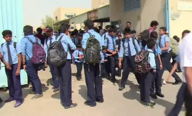 സൌദിയിലെ റിയാദ് ഇന്ത്യൻ എംബസി സ്കൂളിൽ അധ്യാപകരെ കൂട്ടത്തോടെ പിരിച്ചു വിടുന്നു സൌദിയിലെ റിയാദ് ഇന്ത്യൻ എംബസി സ്കൂളിൽ അധ്യാപകരെ കൂട്ടത്തോടെ പിരിച്ചു വിടുന്നു