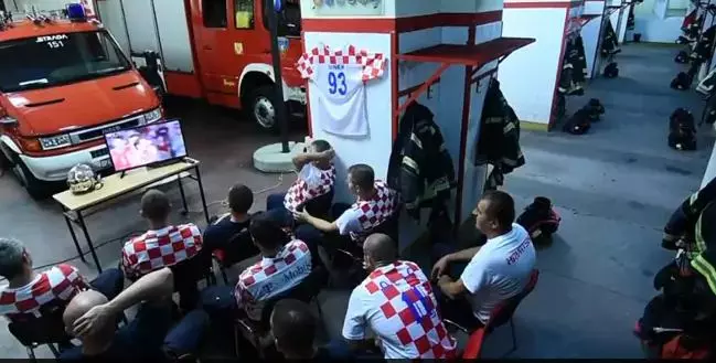 കയ്യടിക്കണം ഈ ക്രൊയേഷ്യന്‍ അഗ്നിശമന സേന ഉദ്യോഗസ്ഥര്‍ക്ക്    