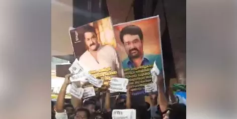 എഐവൈഎഫിനും മഹിളാ കോണ്ഗ്രസിനുമെതിരെ കൊലവിളിയുമായി മോഹന്ലാല് ഫാന്സ് എഐവൈഎഫിനും മഹിളാ കോണ്ഗ്രസിനുമെതിരെ കൊലവിളിയുമായി മോഹന്ലാല് ഫാന്സ്