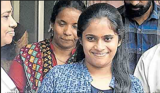 നിപയെ പരാജയപ്പെടുത്തിയ അജന്യ വീണ്ടും ക്ലാസ് മുറിയിലേക്ക് 