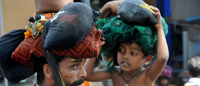 ശബരിമലയിലും പരിസരത്തും സമ്പൂര്ണ പ്ലാസ്റ്റിക് നിരോധനത്തിന് ഹൈക്കോടതി ഉത്തരവ് ശബരിമലയിലും പരിസരത്തും സമ്പൂര്ണ പ്ലാസ്റ്റിക് നിരോധനത്തിന് ഹൈക്കോടതി ഉത്തരവ്