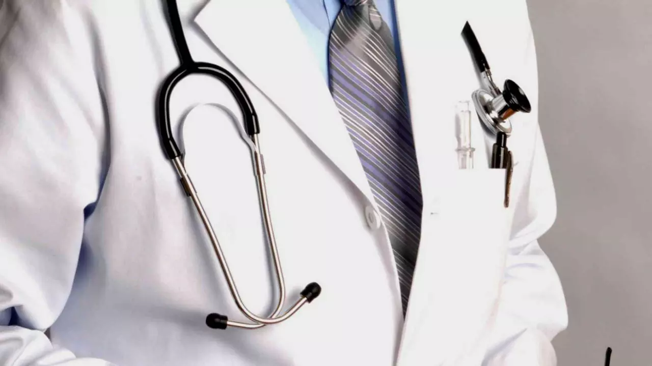 ഡോക്ടര്‍ അകത്തുണ്ട്; ഈ ഫെയ്സ്‍ബുക്ക് പേജില്‍