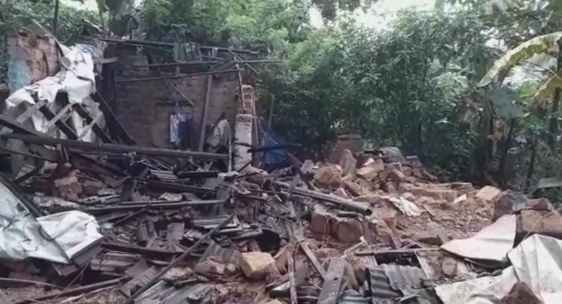 തൃശൂരിൽ മഴയിൽ വീട് തകർന്നു അച്ഛനും മകനും മരിച്ചു