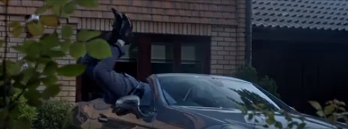 കാറിലേക്ക് തലകുത്തി വീണ് മോഹന്‍ലാല്‍; ഡ്രാമായുടെ ടീസര്‍ കാണാം