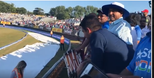 ആരോടും പറയരുതീ പ്രേമത്തിന്‍ ജീവരഹസ്യം; ഇന്ത്യ-അയര്‍ലന്റ് മത്സരത്തില്‍ പാടിത്തകര്‍ത്ത് മലയാളി ആരാധകര്‍ 