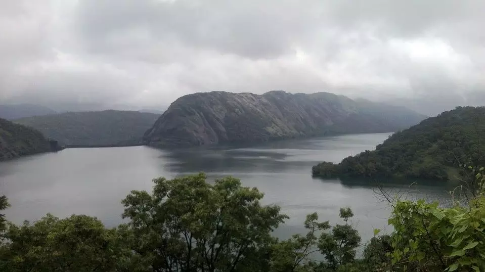 ഇടുക്കി, ഇടമലയാർ ഡാമുകളിൽ നിന്നും ഒഴുക്കി വിടുന്ന ജലത്തിന്റെ അളവ് കുറച്ചു