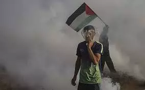 ഫലസ്തീനികളുടെ പ്രതിഷേധ പ്രകടനത്തിന് നേരെ ഇസ്രയേല് വെടിവെപ്പ്: നാല് മരണം, 120ലധികം പേര്ക്ക് പരിക്ക് ഫലസ്തീനികളുടെ പ്രതിഷേധ പ്രകടനത്തിന് നേരെ ഇസ്രയേല് വെടിവെപ്പ്: നാല് മരണം, 120ലധികം പേര്ക്ക് പരിക്ക്