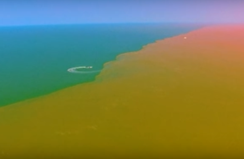 ഒരു പുഴയും കടലും കൂടിച്ചേരുമ്പോള്‍...