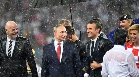 കളി കാണാന് റഷ്യയിലെത്തിയവര്ക്ക് പുടിന്റെ സമ്മാനം കളി കാണാന് റഷ്യയിലെത്തിയവര്ക്ക് പുടിന്റെ സമ്മാനം