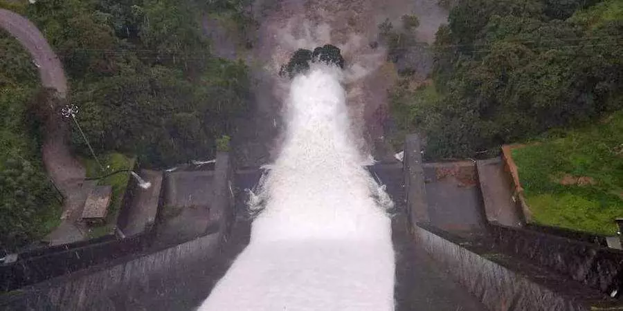 പ്രളയവും ദുരിതവും തുടരുന്നു; വിവിധ ജില്ലകളില് ഉരുള്പൊട്ടല്, രണ്ട് ദിവസം കൂടി കനത്ത മഴ Live Blog പ്രളയവും ദുരിതവും തുടരുന്നു; വിവിധ ജില്ലകളില് ഉരുള്പൊട്ടല്, രണ്ട് ദിവസം കൂടി കനത്ത മഴ Live Blog