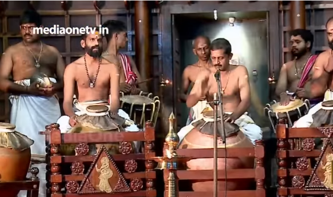 മിഴാവും പഞ്ചാരി മേളവും ചേര്‍ന്ന് താളമേളവിസ്മയം