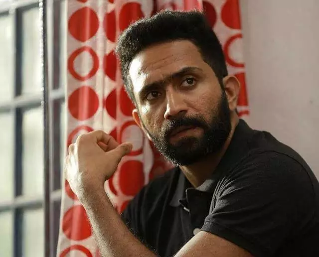 സിനിമയിലെ ജൂനിയർ ആർട്ടിസ്റ്റ് ആണെന്ന് പറയുന്നത് സമ്പന്നതയുടെ പ്രതീകമല്ല; ഹനാന് പിന്തുണയുമായി ഷൈന്‍ ടോം ചാക്കോ