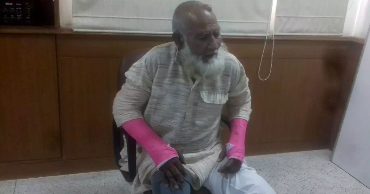 ഹാപ്പൂർ ആക്രമണത്തിൽ നിന്നും രക്ഷപ്പെട്ട സമീഉദ്ദീൻ അന്ന് നടന്നതൊക്കെയും ഞെട്ടലോടെ ഓര്ക്കുന്നു ഹാപ്പൂർ ആക്രമണത്തിൽ നിന്നും രക്ഷപ്പെട്ട സമീഉദ്ദീൻ അന്ന് നടന്നതൊക്കെയും ഞെട്ടലോടെ ഓര്ക്കുന്നു