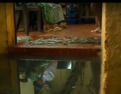 സ്വകാര്യ വ്യക്തി ഓവുചാല്‍ അടച്ചു; വീടിനുള്ളില്‍ വെള്ളം, പുറത്തിറങ്ങാനാകാതെ കാഴ്ചയില്ലാത്ത മൂന്ന് പേരും 25 കുടുംബങ്ങളും