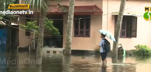 പൊന്നാനിയിലെ നൂറ്റമ്പതോളം വീടുകളില്‍ കടല്‍ വെള്ളം കയറി; പുറത്തിറങ്ങാന്‍ കഴിയാതെ വീട്ടുകാര്‍