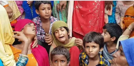 ആല്വാറിലെ ആള്ക്കൂട്ടക്കൊല: ഞങ്ങള് എം.എല്.എയുടെ ആളുകള്; നിങ്ങള്ക്കൊന്നും ചെയ്യാന് കഴിയില്ല ആല്വാറിലെ ആള്ക്കൂട്ടക്കൊല: ഞങ്ങള് എം.എല്.എയുടെ ആളുകള്; നിങ്ങള്ക്കൊന്നും ചെയ്യാന് കഴിയില്ല