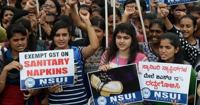 സാനിറ്ററി പാഡുകളുടെ ജിഎസ്ടി ഒഴിവാക്കി സാനിറ്ററി പാഡുകളുടെ ജിഎസ്ടി ഒഴിവാക്കി