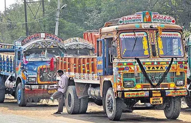 ലോറി സമരം അഞ്ചാംദിവസം: പഴം, പച്ചക്കറി വില വര്ധിക്കുമെന്ന് ആശങ്ക ലോറി സമരം അഞ്ചാംദിവസം: പഴം, പച്ചക്കറി വില വര്ധിക്കുമെന്ന് ആശങ്ക