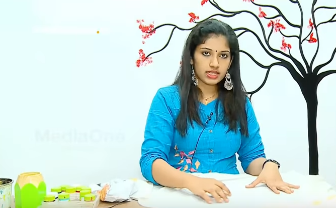 കസവ് വസ്ത്രങ്ങള്‍ മ്യൂറല്‍ പെയിന്റിംഗിലൂടെ മനോഹരമാക്കാം