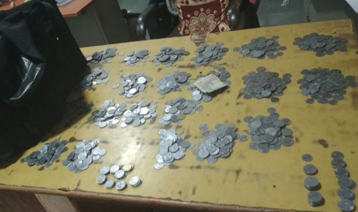 മുന്‍ഭാര്യക്ക് ജീവനാംശമായി നല്‍കിയത് 24,600 രൂപയുടെ നാണയങ്ങള്‍; കോടതിയില്‍ നാടകീയരംഗങ്ങള്‍