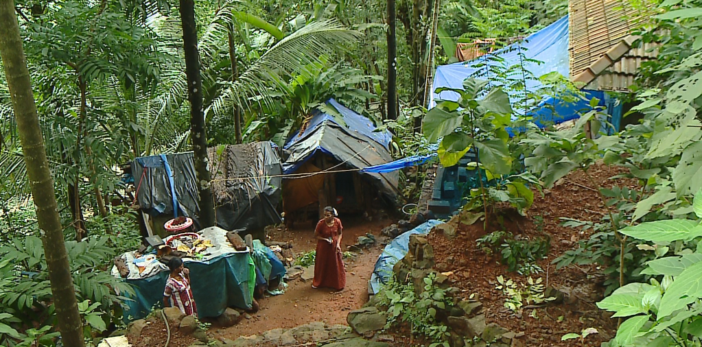 സ്ഥലം വിറ്റുനല്‍കാന്‍ ആദിവാസികള്‍ക്ക് മേല്‍ സമ്മര്‍ദ്ദം; പിന്നില്‍ ക്വാറി മാഫിയ