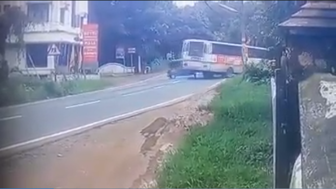 പാമ്പാടി ബസപകടത്തിന്‍റെ ദൃശ്യങ്ങള്‍ പുറത്ത്