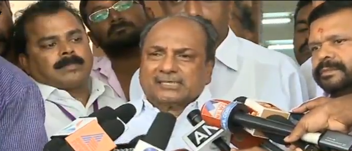 കേരളം യു.എ.ഇയുടെ സഹായം വാങ്ങണമെന്ന് എകെ ആന്റണി