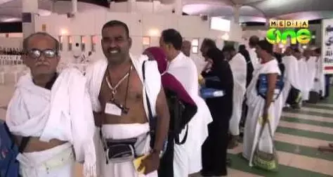 ഹാജിമാരെ സ്വീകരിക്കാനുള്ള ഒരുക്കത്തില് മലയാളി വളണ്ടിയര്മാര് ഹാജിമാരെ സ്വീകരിക്കാനുള്ള ഒരുക്കത്തില് മലയാളി വളണ്ടിയര്മാര്