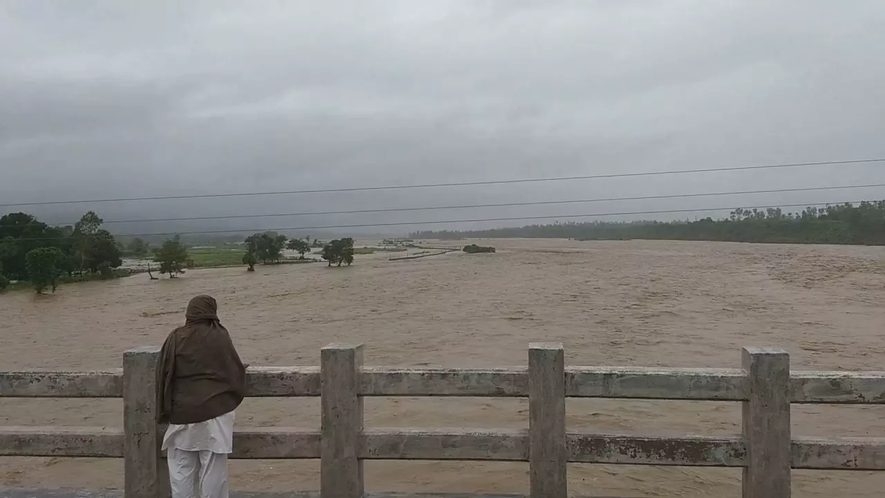 യമുനയിലെ ജലനിരപ്പ് അപകടനിലയും കഴിഞ്ഞു യമുനയിലെ ജലനിരപ്പ് അപകടനിലയും കഴിഞ്ഞു