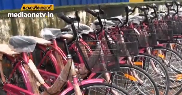 എട്ടാം ക്ലാസില്‍ പഠിക്കുന്ന എല്ലാ പെണ്‍കുട്ടികള്‍ക്കും സൈക്കിള്‍; മാതൃകയായി കാരശ്ശേരി പഞ്ചായത്ത്