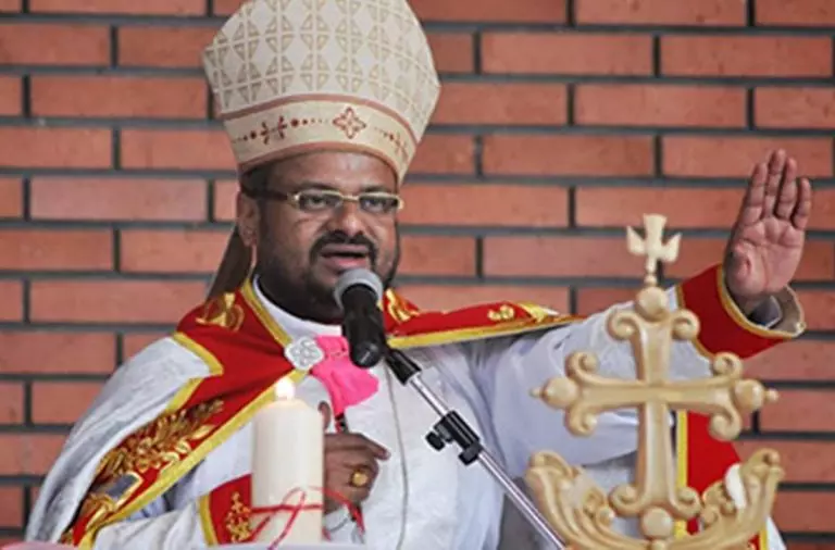 ജലന്ധര് ബിഷപ്പിനെ പ്രതിരോധത്തിലാക്കി ഡ്രൈവറുടെ മൊഴി ജലന്ധര് ബിഷപ്പിനെ പ്രതിരോധത്തിലാക്കി ഡ്രൈവറുടെ മൊഴി