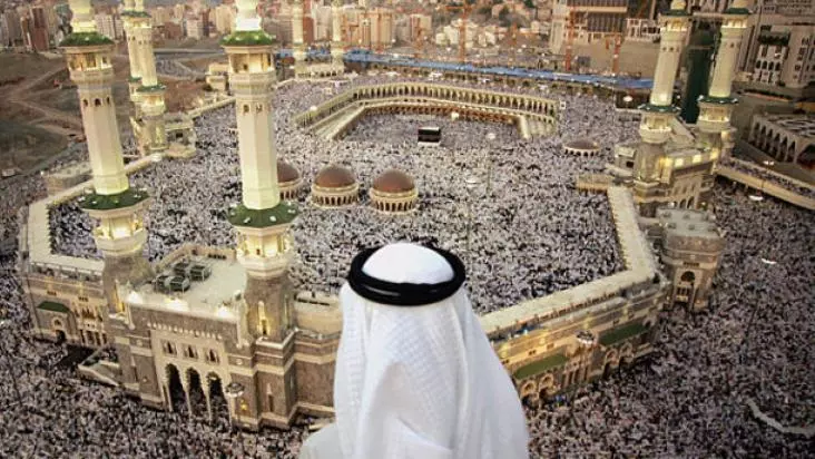 ദൈവത്തിന്റെ അതിഥികള്ക്ക് സമ്മാനം, ലോറികള് ഹജ്ജ് നഗരിയിലെത്തി ദൈവത്തിന്റെ അതിഥികള്ക്ക് സമ്മാനം, ലോറികള് ഹജ്ജ് നഗരിയിലെത്തി