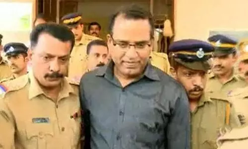 ലൈംഗികബന്ധം നടന്നത് സമ്മതത്തോടെ, ഫാദറിനൊപ്പം ജീവിക്കണം: കൊട്ടിയൂര് പീഡനക്കേസില് പരാതിക്കാരി മൊഴിമാറ്റി ലൈംഗികബന്ധം നടന്നത് സമ്മതത്തോടെ, ഫാദറിനൊപ്പം ജീവിക്കണം: കൊട്ടിയൂര് പീഡനക്കേസില് പരാതിക്കാരി മൊഴിമാറ്റി