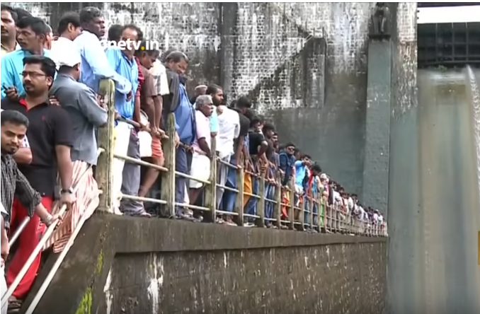 ഷട്ടറുകൾ തുറന്നതോടെ മലമ്പുഴ അതിസുന്ദരിയായി; കാണാന്‍ സന്ദര്‍ശകപ്രവാഹം