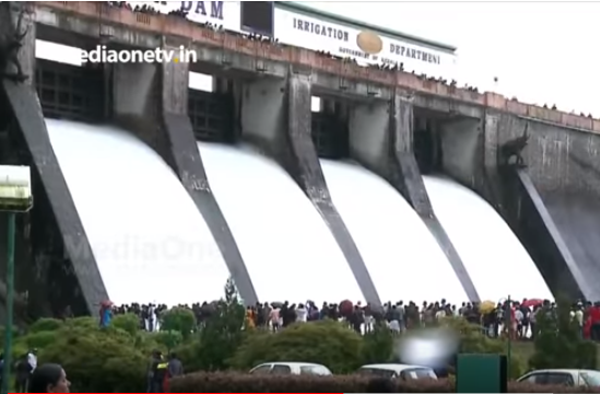 മനോഹരിയായി മലമ്പുഴ ഡാം; ജലപ്രവാഹം കാണാന്‍ സഞ്ചാരികളുടെ ഒഴുക്ക്