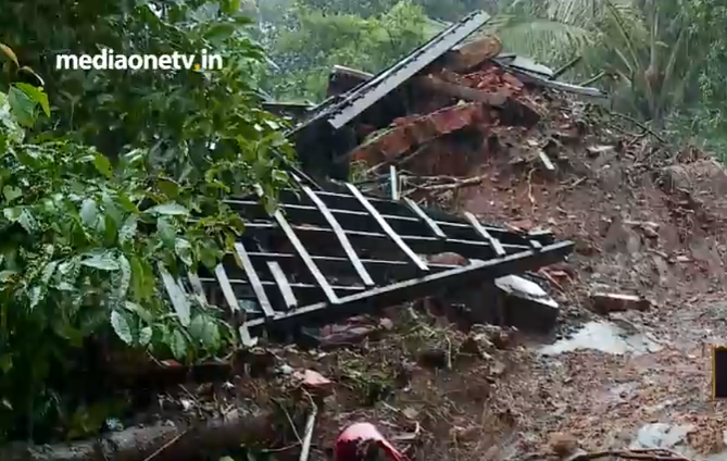 വീടുകള്‍ തകര്‍ന്നു, ചിലത് മണ്ണിനടിയിലായി,അന്തിയുറങ്ങുന്നത് ബന്ധു വീടുകളില്‍; ഭീതി വിട്ടൊഴിയാതെ ആനോത്ത് അമ്മാറ പ്രദേശം