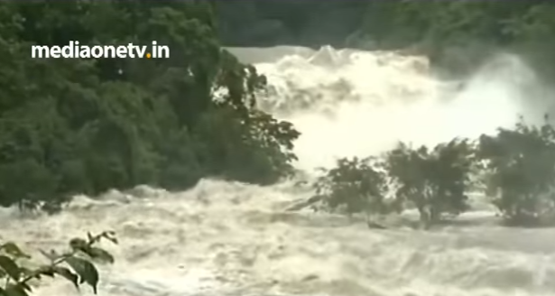 സഹായങ്ങളുമായി വരുന്ന വാഹനങ്ങള്‍ ജില്ലയിലേക്ക് പ്രവേശിക്കരുത്, ചാനലുകളുടെ ഒബി വാനുകള്‍ ചെറുതോണി ടൌണില്‍ നിന്നും മാറ്റണം; ഇടുക്കി ജില്ലാ കലക്ടര്‍