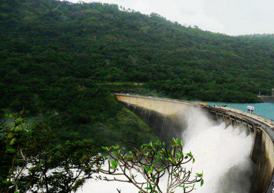 ചരിത്രത്തിലാദ്യമായി സംസ്ഥാനത്തെ 40 ഡാമുകളില്‍ 25ഉം തുറന്നു