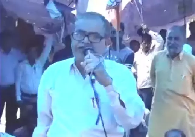 ‘അഭിഷേക് ബാനര്ജി കൊല്ലപ്പെട്ടാല് എന്ത് സംഭവിക്കും?’ മമത ബാനര്ജിയുടെ അനന്തരവനെതിരെ വധഭീഷണിയുമായി ബിജെപി നേതാവ് ‘അഭിഷേക് ബാനര്ജി കൊല്ലപ്പെട്ടാല് എന്ത് സംഭവിക്കും?’ മമത ബാനര്ജിയുടെ അനന്തരവനെതിരെ വധഭീഷണിയുമായി ബിജെപി നേതാവ്