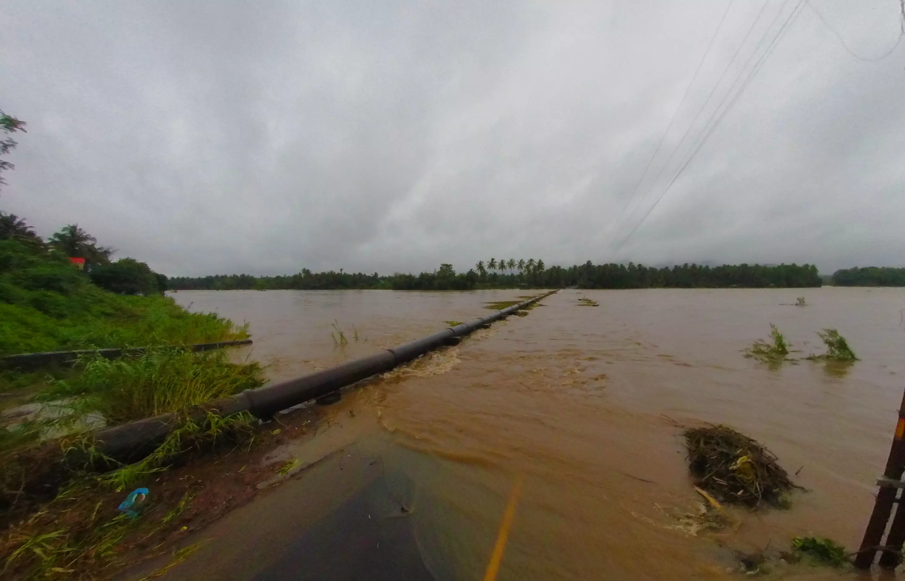 14 ജില്ലകളിലും റെഡ് അലര്‍ട്ട്; 33 ഡാമുകള്‍ തുറന്നു LIVE BLOG
