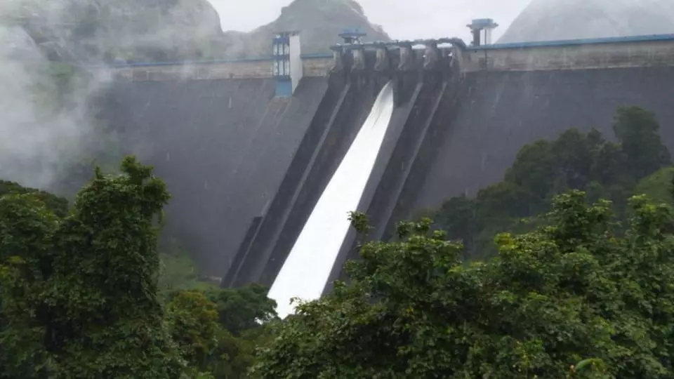 ഇടുക്കിയില് റെഡ് അലര്ട്ട്; ഡാം തല്ക്കാലം അടക്കില്ല Live Blog ഇടുക്കിയില് റെഡ് അലര്ട്ട്; ഡാം തല്ക്കാലം അടക്കില്ല Live Blog