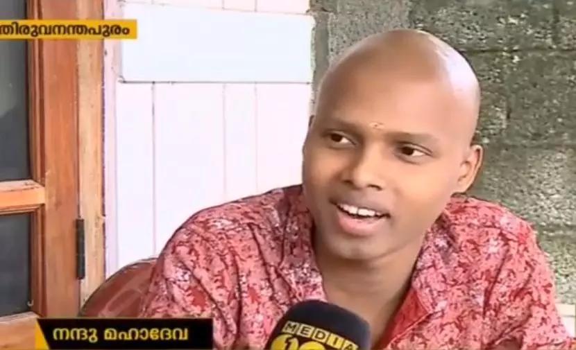 അര്ബുദത്തെ ചിരിച്ച് തോല്പ്പിക്കുന്ന നന്ദു അര്ബുദത്തെ ചിരിച്ച് തോല്പ്പിക്കുന്ന നന്ദു