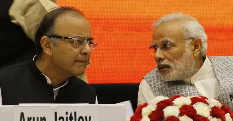 ഇന്ധനവില വർധന തടയാന് നടപടിയെടുക്കാതെ സാമ്പത്തിക അവലോകന യോഗം അവസാനിച്ചു ഇന്ധനവില വർധന തടയാന് നടപടിയെടുക്കാതെ സാമ്പത്തിക അവലോകന യോഗം അവസാനിച്ചു