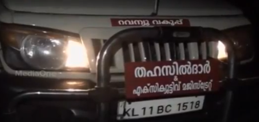 താമരശ്ശേരിയില്‍ മണല്‍ ലോറി കയറ്റി തഹസില്‍ദാറെ അപായപ്പെടുത്താന്‍ ശ്രമം