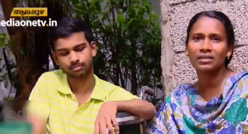 അംഗവൈകല്യം ബാധിച്ച് നടക്കാന്‍ പോലും കഴിയാത്ത അജേഷിന് താങ്ങായി സ്നേഹസ്പര്‍ശം