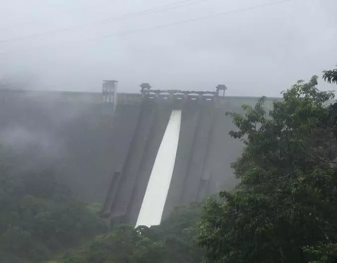 ഇടുക്കി അണക്കെട്ടില് ജലനിരപ്പില് നേരിയ കുറവ് ഇടുക്കി അണക്കെട്ടില് ജലനിരപ്പില് നേരിയ കുറവ്