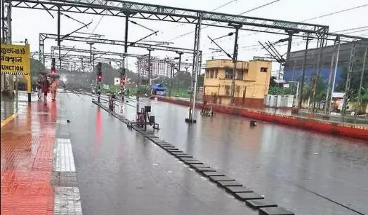 ട്രയിന് ഗതാഗതം താറുമാറായി ട്രയിന് ഗതാഗതം താറുമാറായി