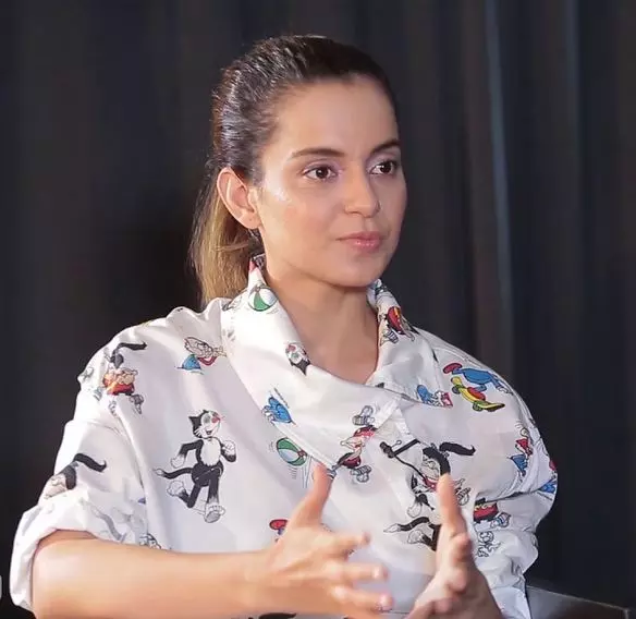 ‘പശു സംരക്ഷകരായി ചിത്രീകരിക്കപ്പെടരുത്; പശുവിനെ രക്ഷിക്കുന്ന രംഗം സിനിമയിൽ നിന്നും നീക്കി’